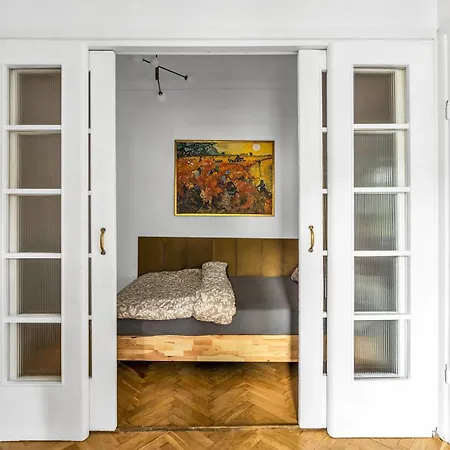 Saska Kepa Apartment