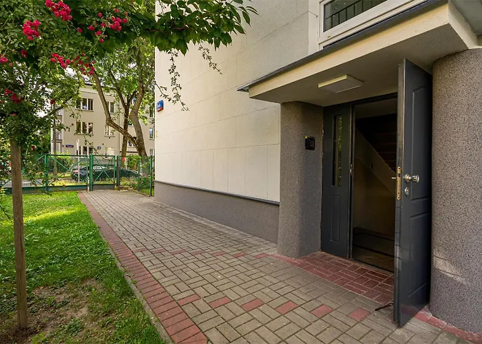 Walecznych 47 By Homeprime ワルシャワ